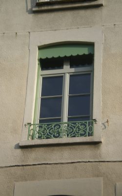 Fenêtre avec petits bois collés