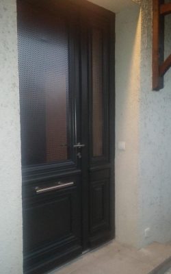 Grande porte d'entrée immeuble