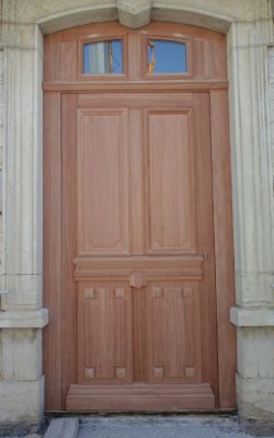 Porte mairie trept 38 avant peinture